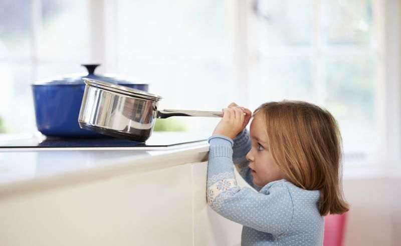 Die Wohnung kindersicher machen: So geht’s!